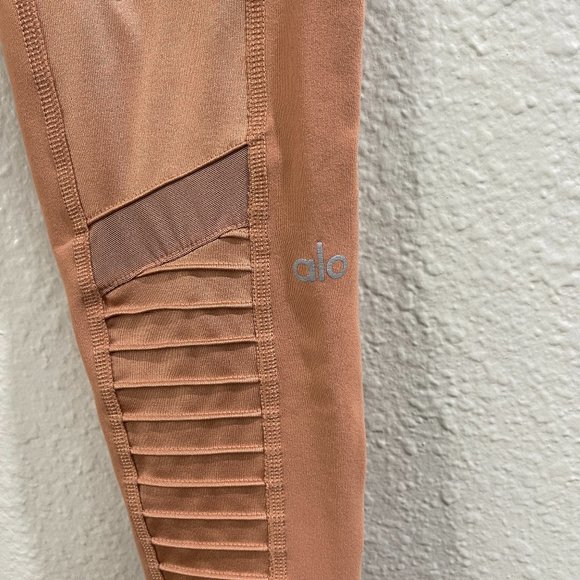 Like New Alo Yoga High Waist Henna & Henna Glossy Moto Leggings - Picture 9 of 13